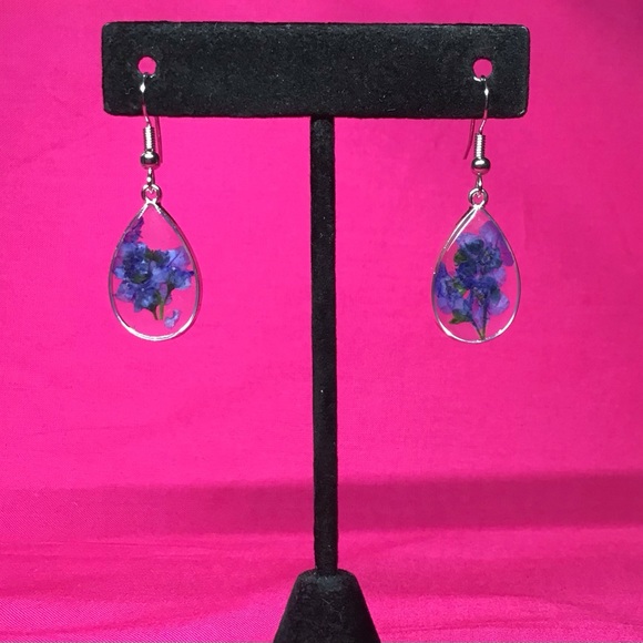 Jewelry - NWOT Forget-Me-Not Flower Earrings